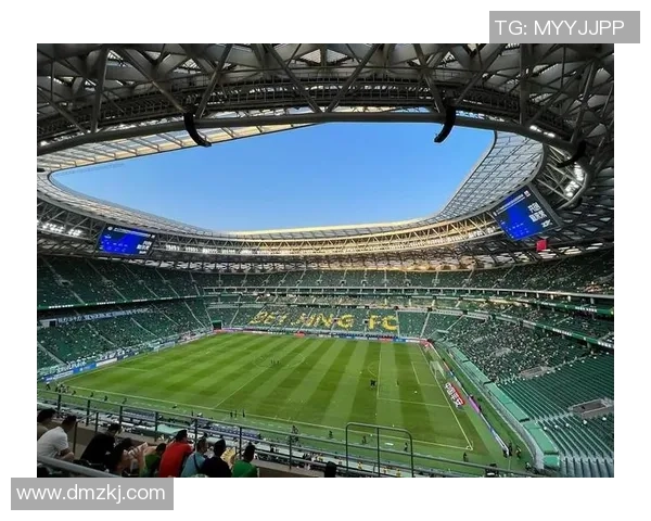 狂草足球的魅力与激情探秘：如何在绿茵场上释放无限创意与自由精神